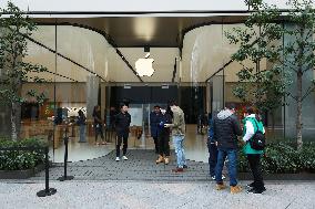 Apple Store Temporarily Closed to Prevent Spread of New Coronavirus